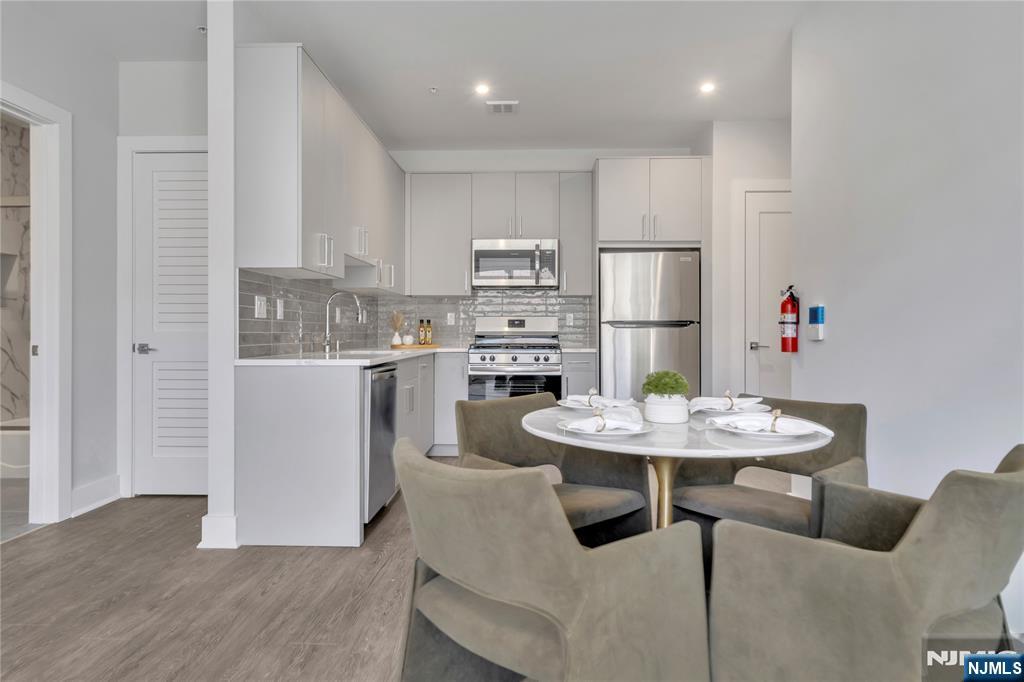 491 Walker Street 3F