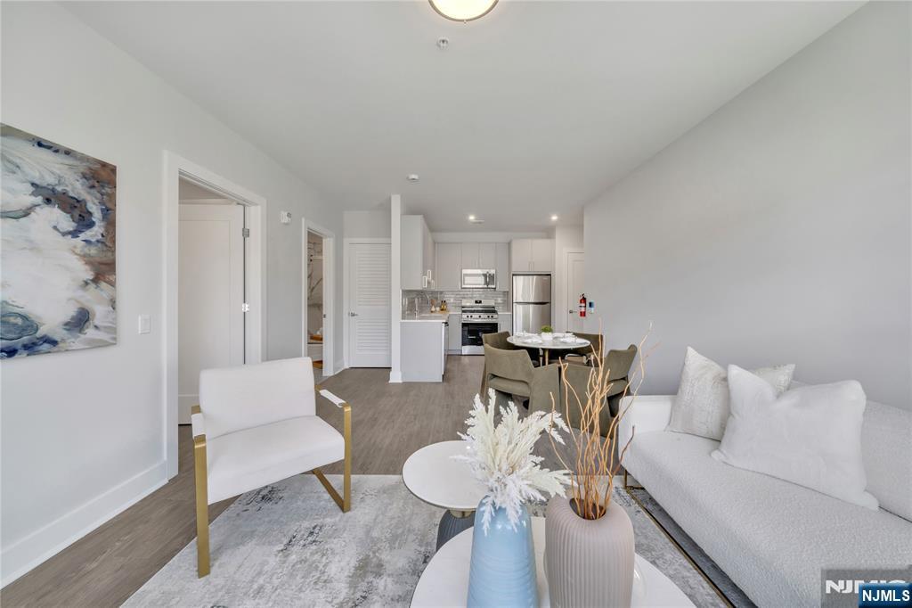 491 Walker Street 3F