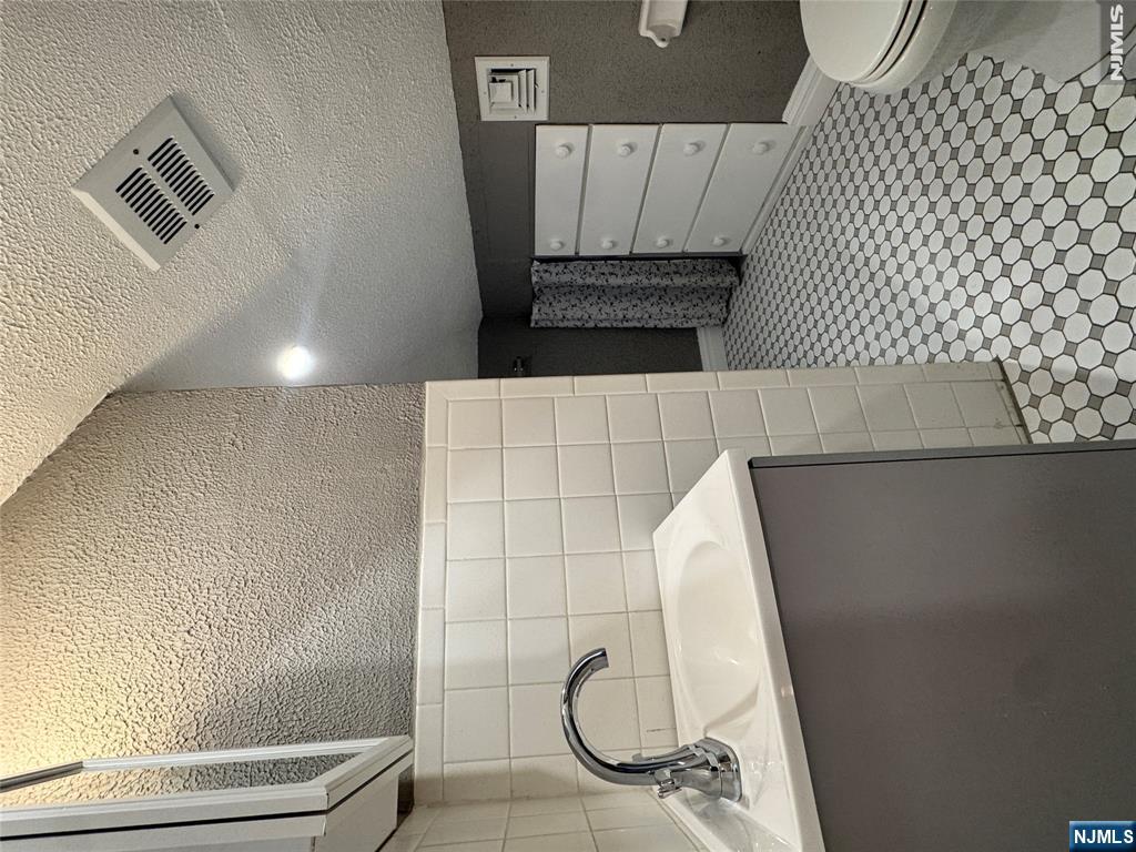 369 Edgewater Road 1FL