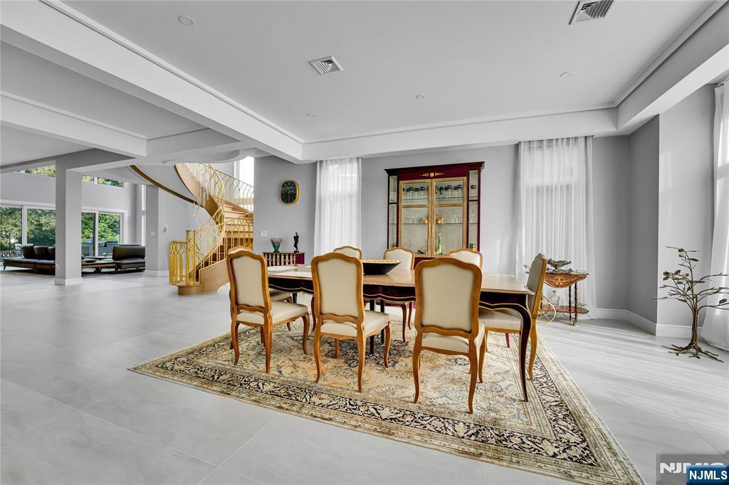 4 Crescent Court