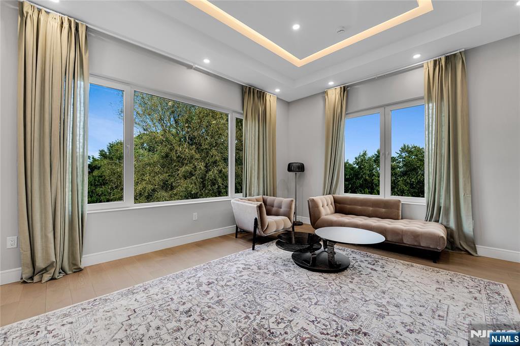 4 Crescent Court