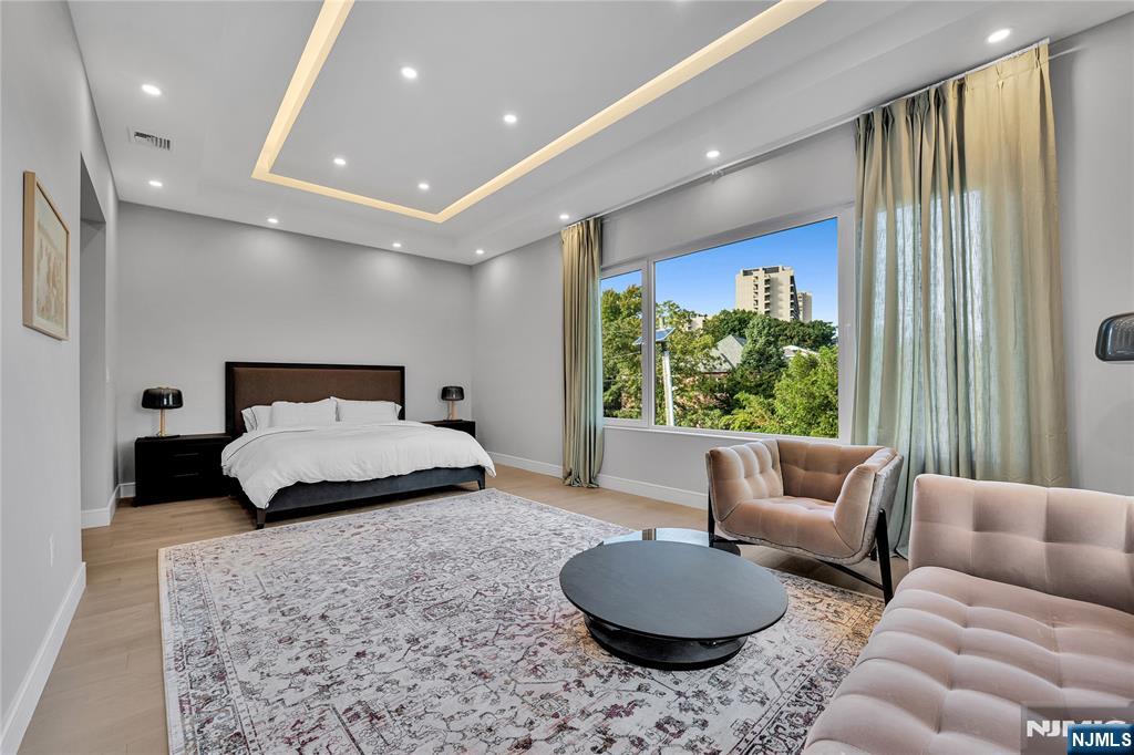4 Crescent Court