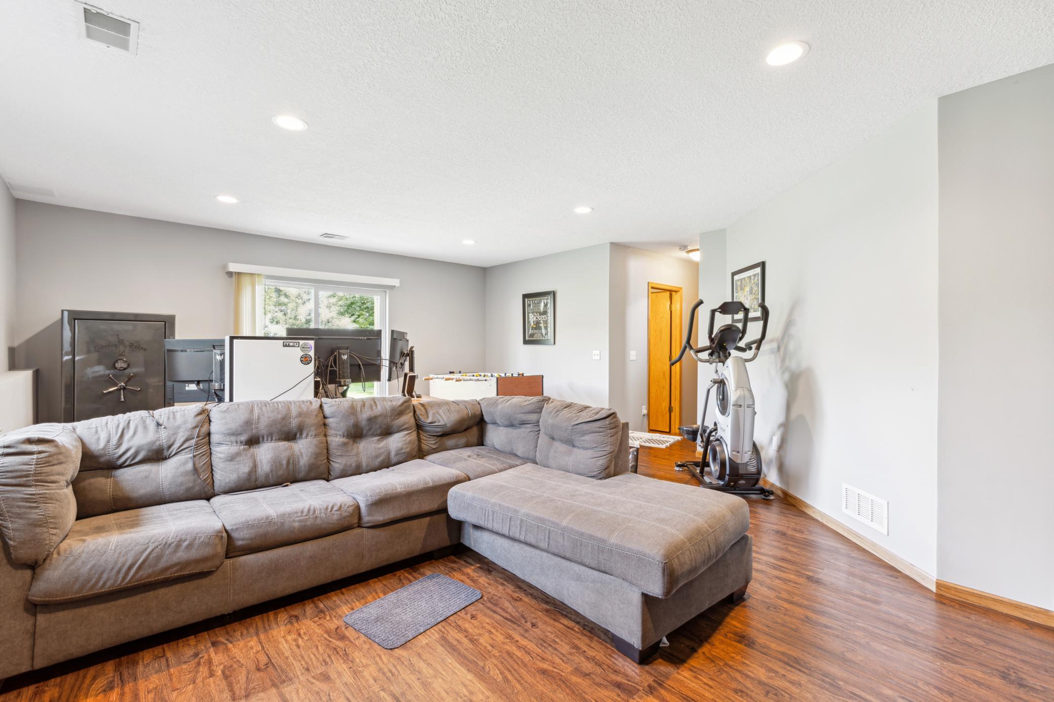 5498 Kagan Avenue NE