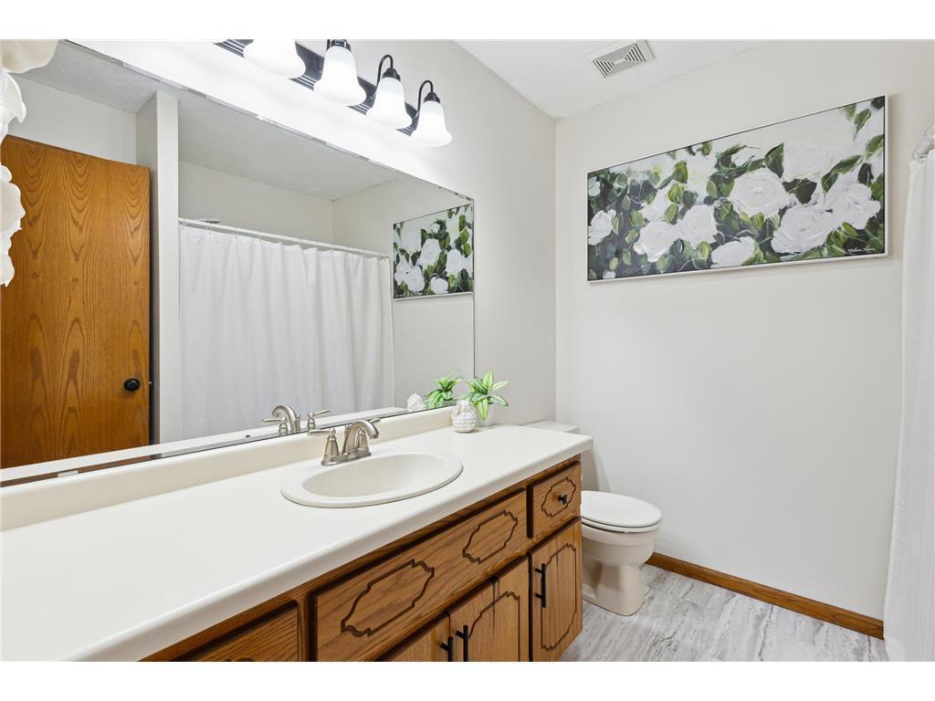425 Pond View Road NW
