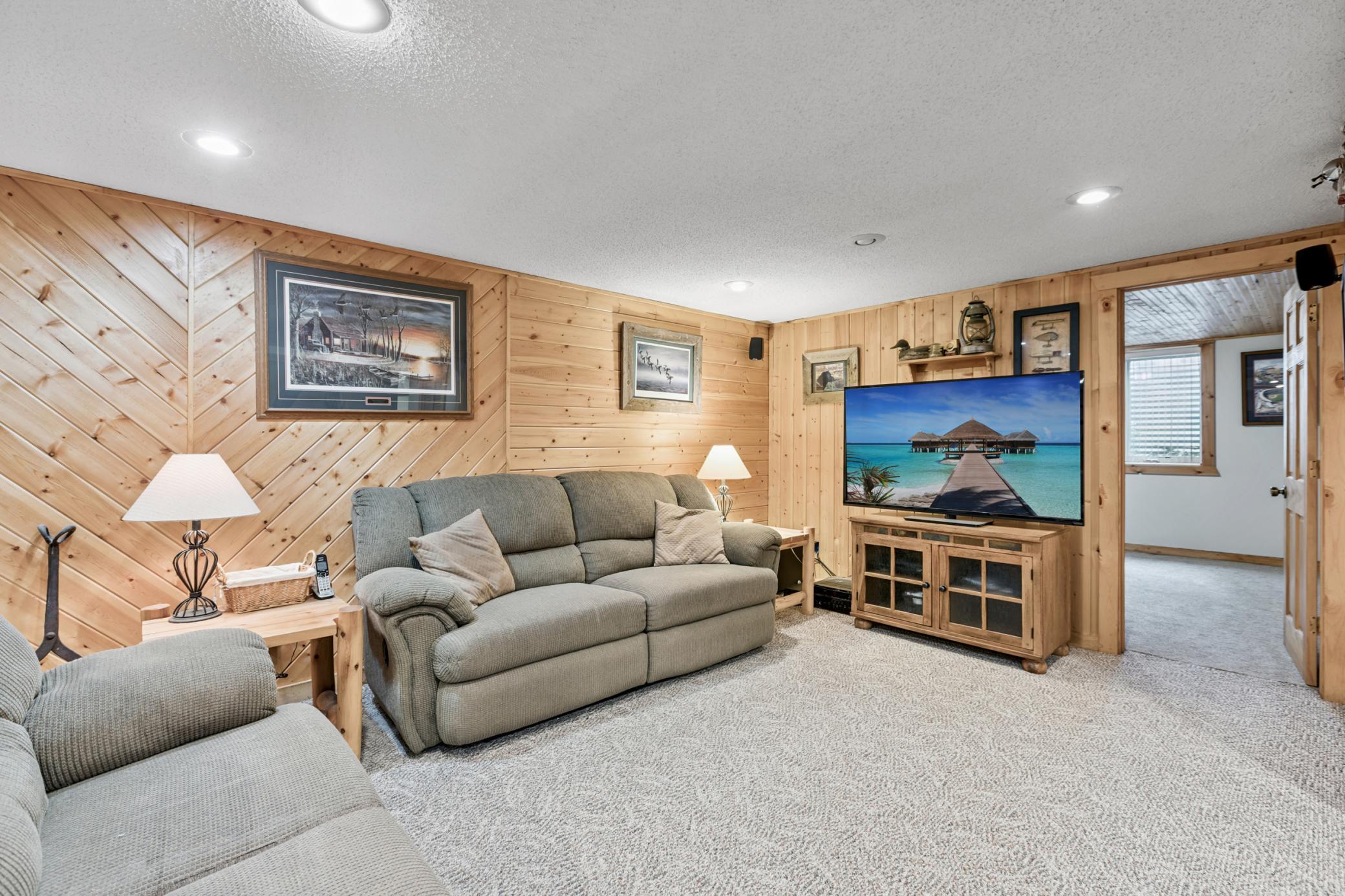 709 Ridge Drive SE