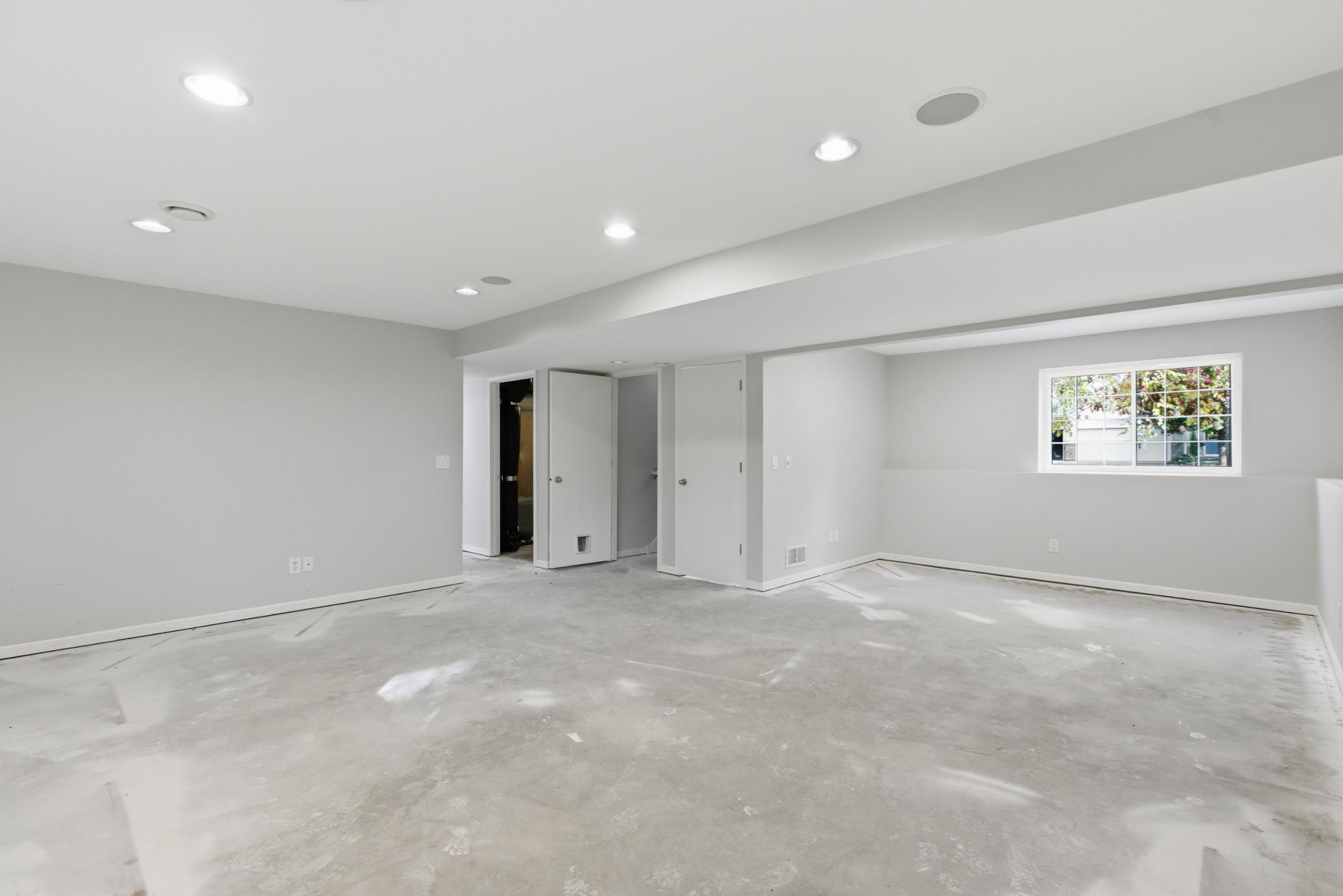 726 7th Street N