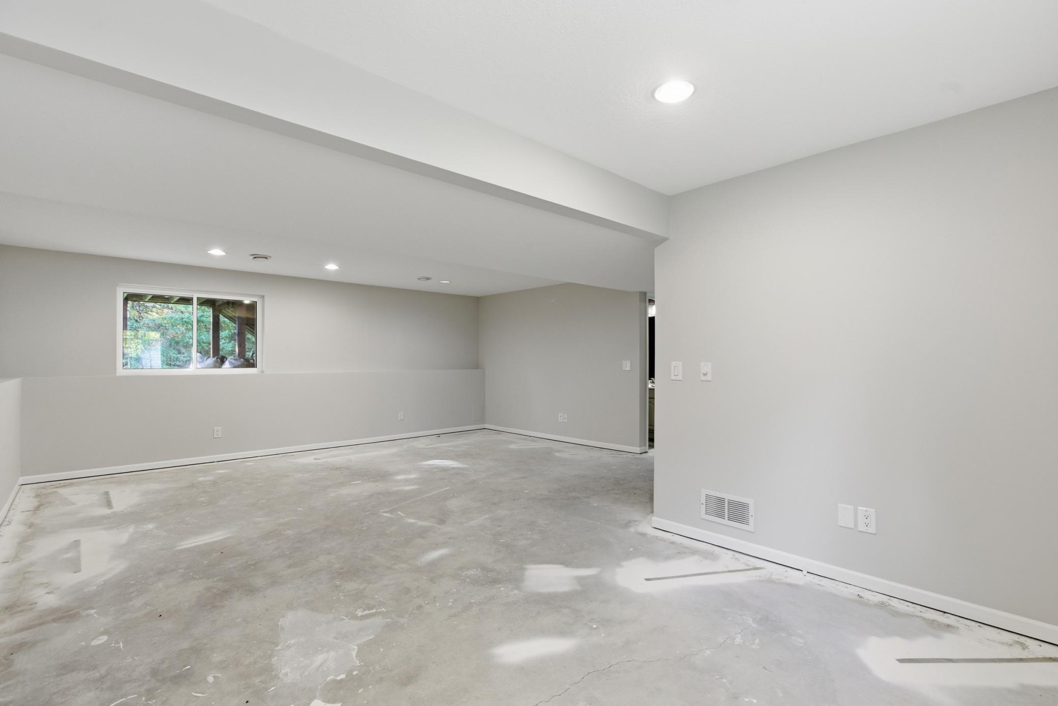 726 7th Street N