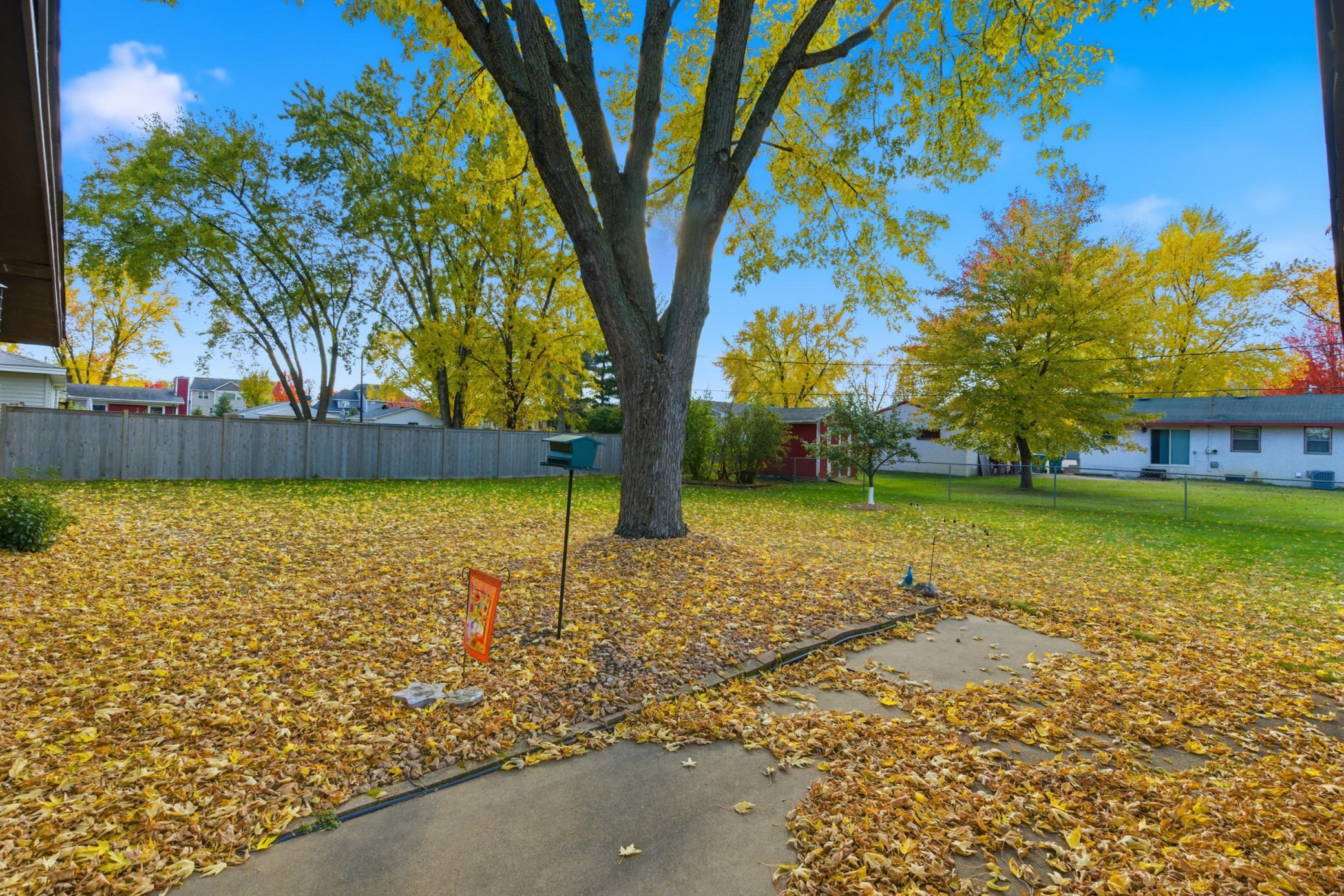 10517 Quebec Avenue N