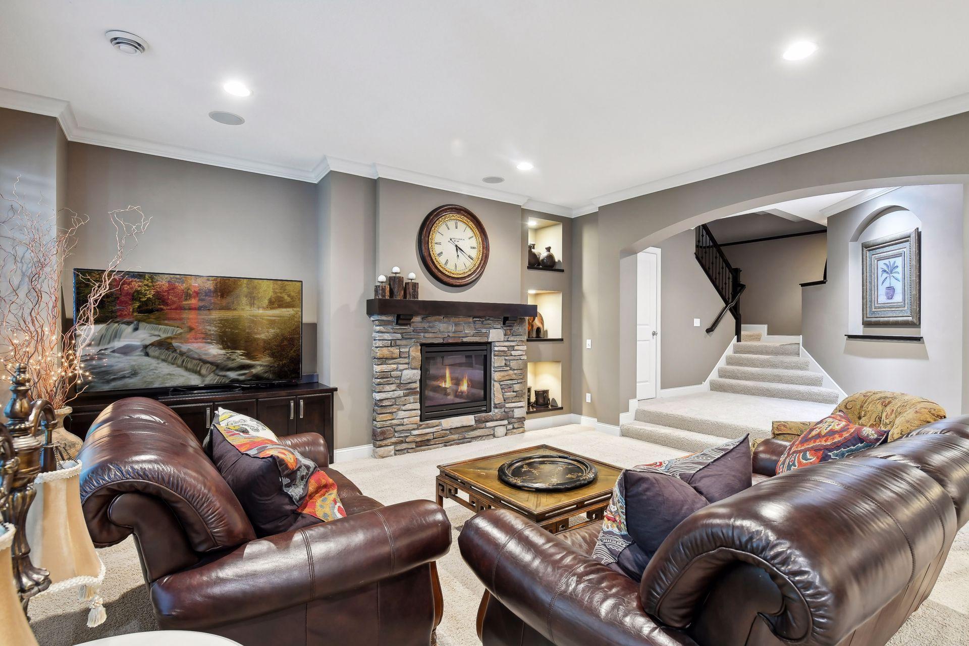 5295 Ranchview Lane N