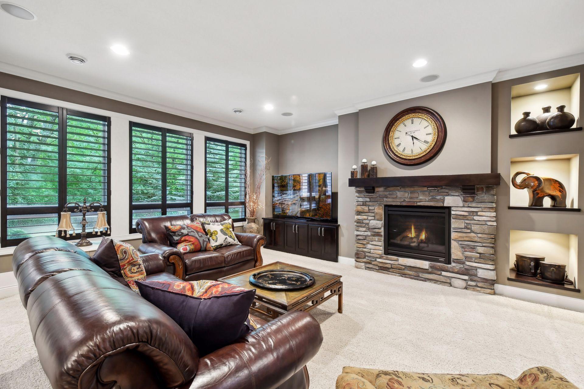 5295 Ranchview Lane N