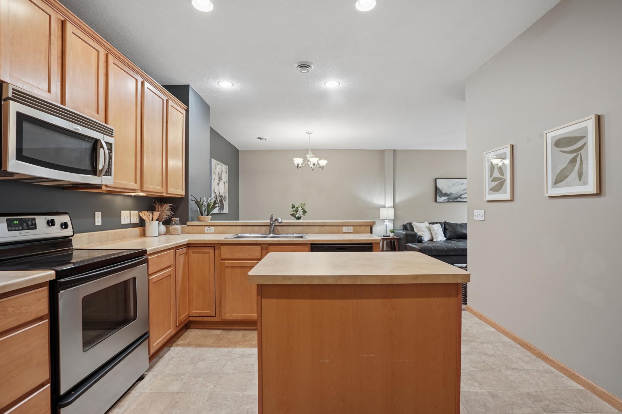 805 Willow Glen Court Unit: 1102