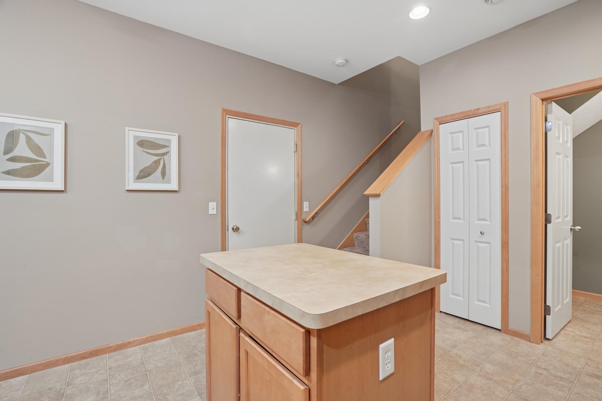 805 Willow Glen Court Unit: 1102