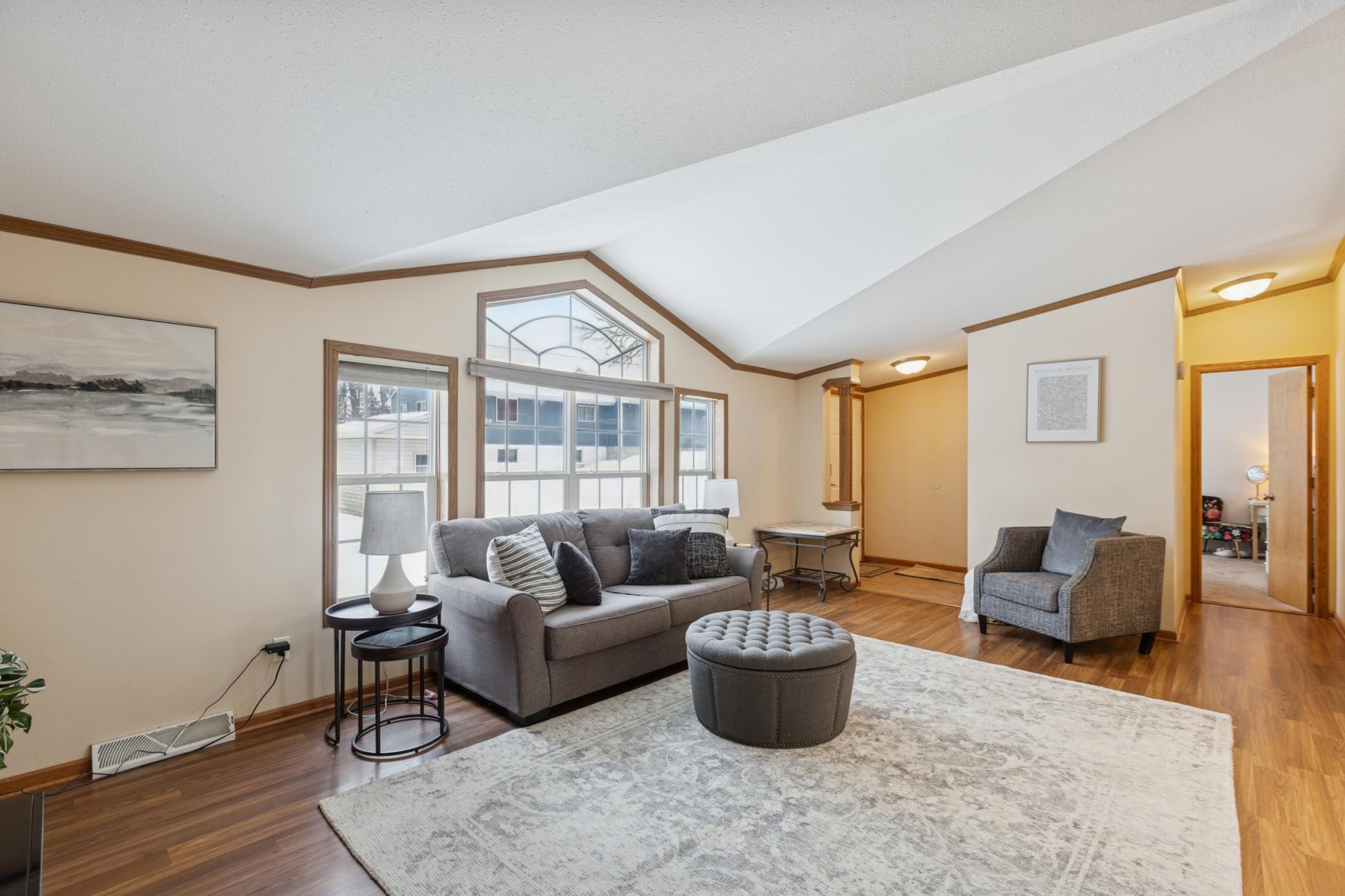 2207 Robin Lane