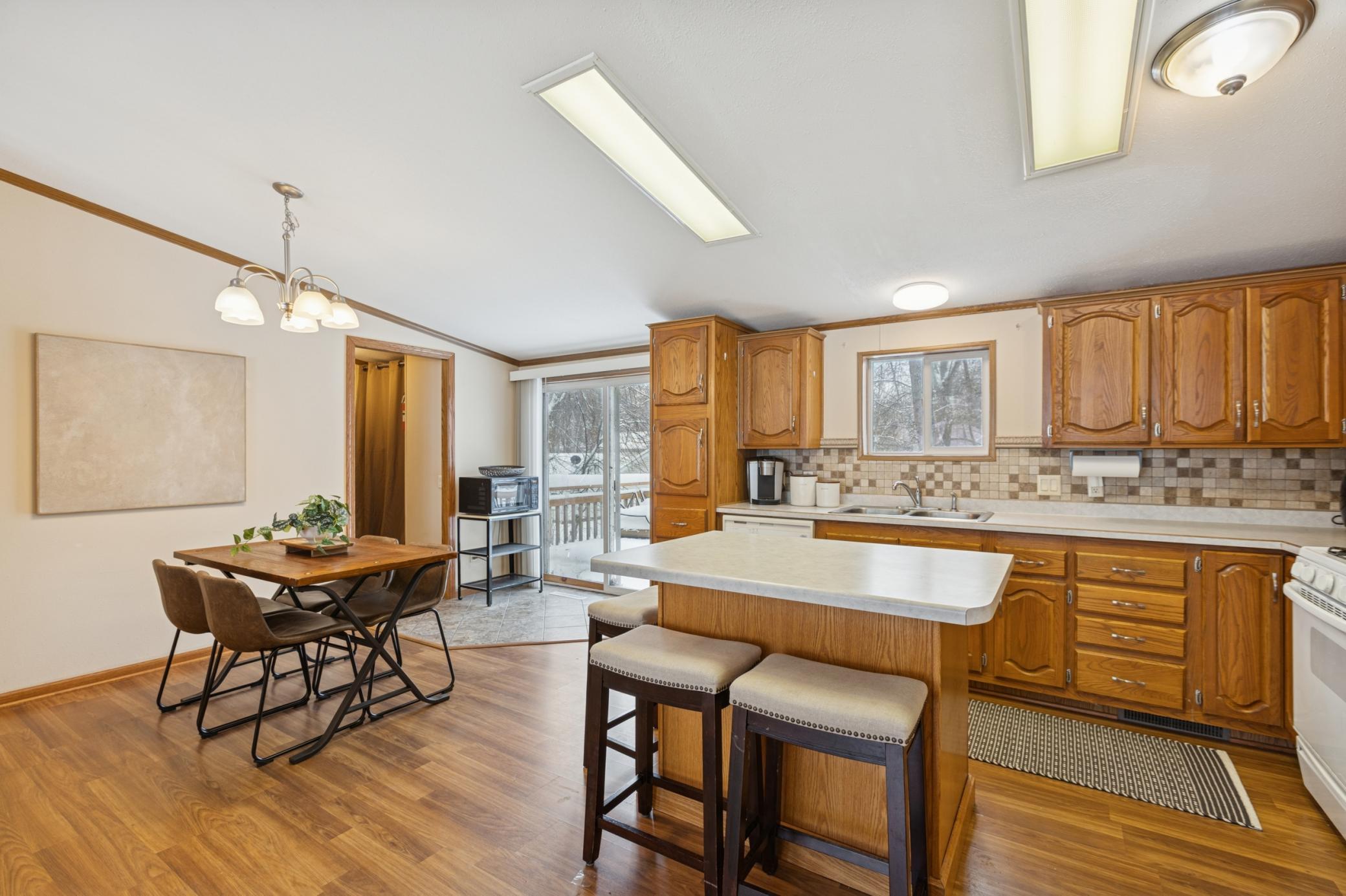 2207 Robin Lane