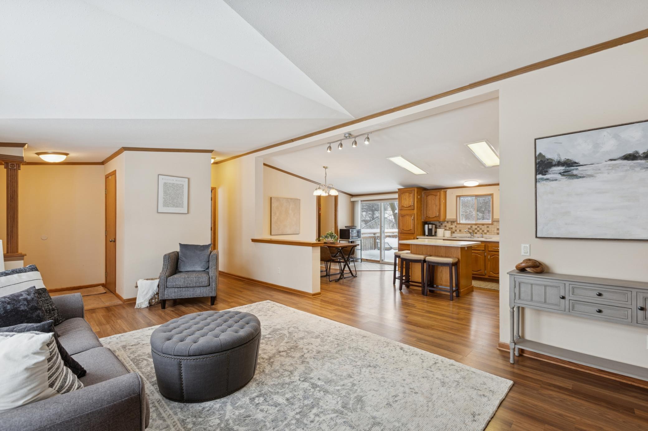 2207 Robin Lane