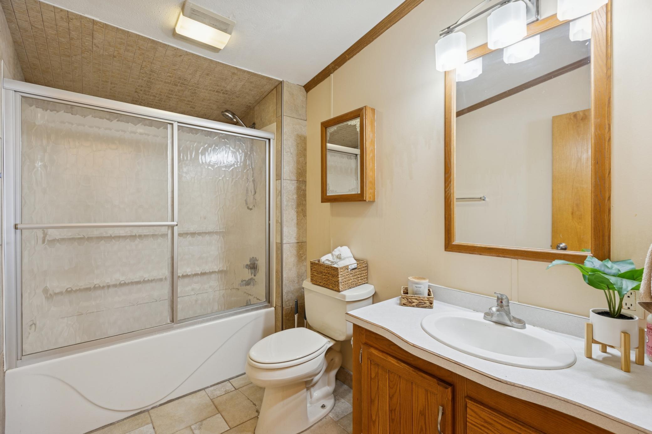 2207 Robin Lane