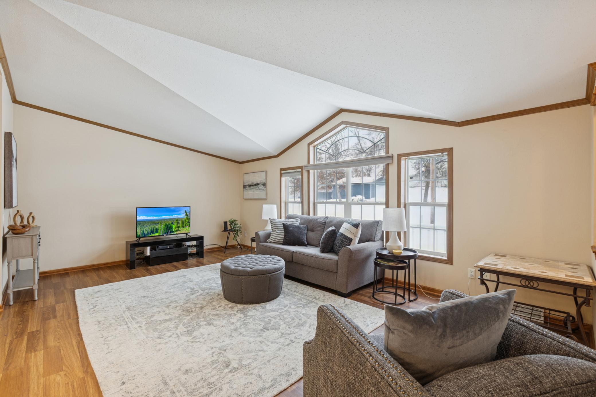 2207 Robin Lane