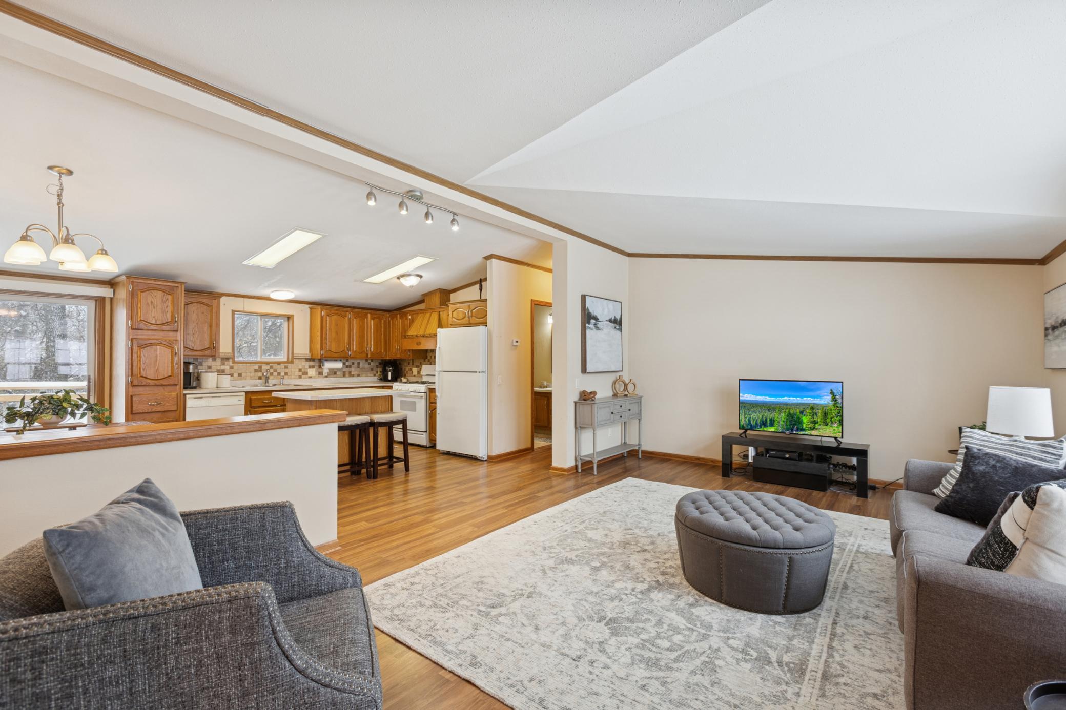 2207 Robin Lane