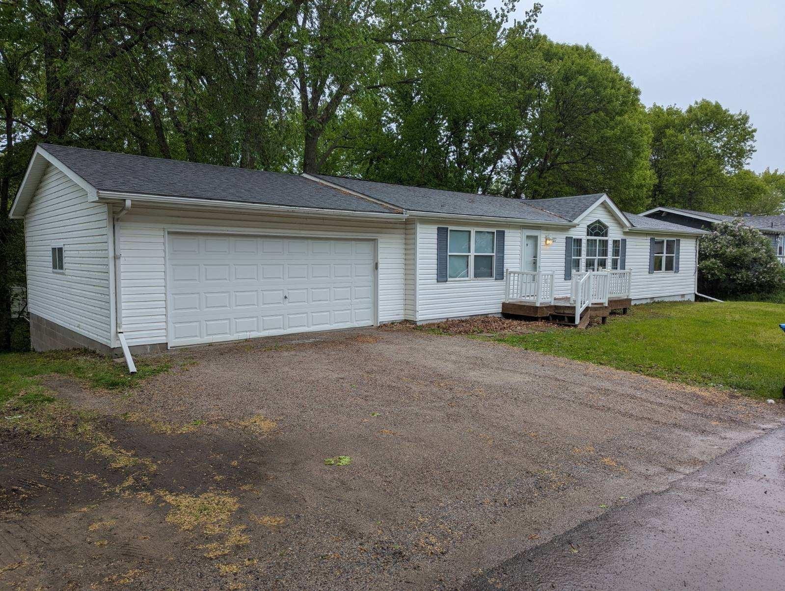 2207 Robin Lane