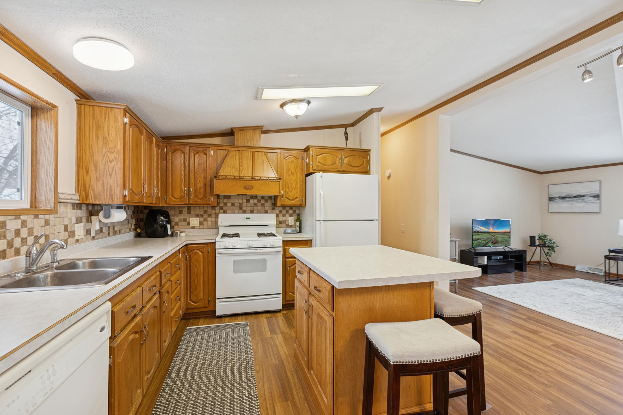 2207 Robin Lane