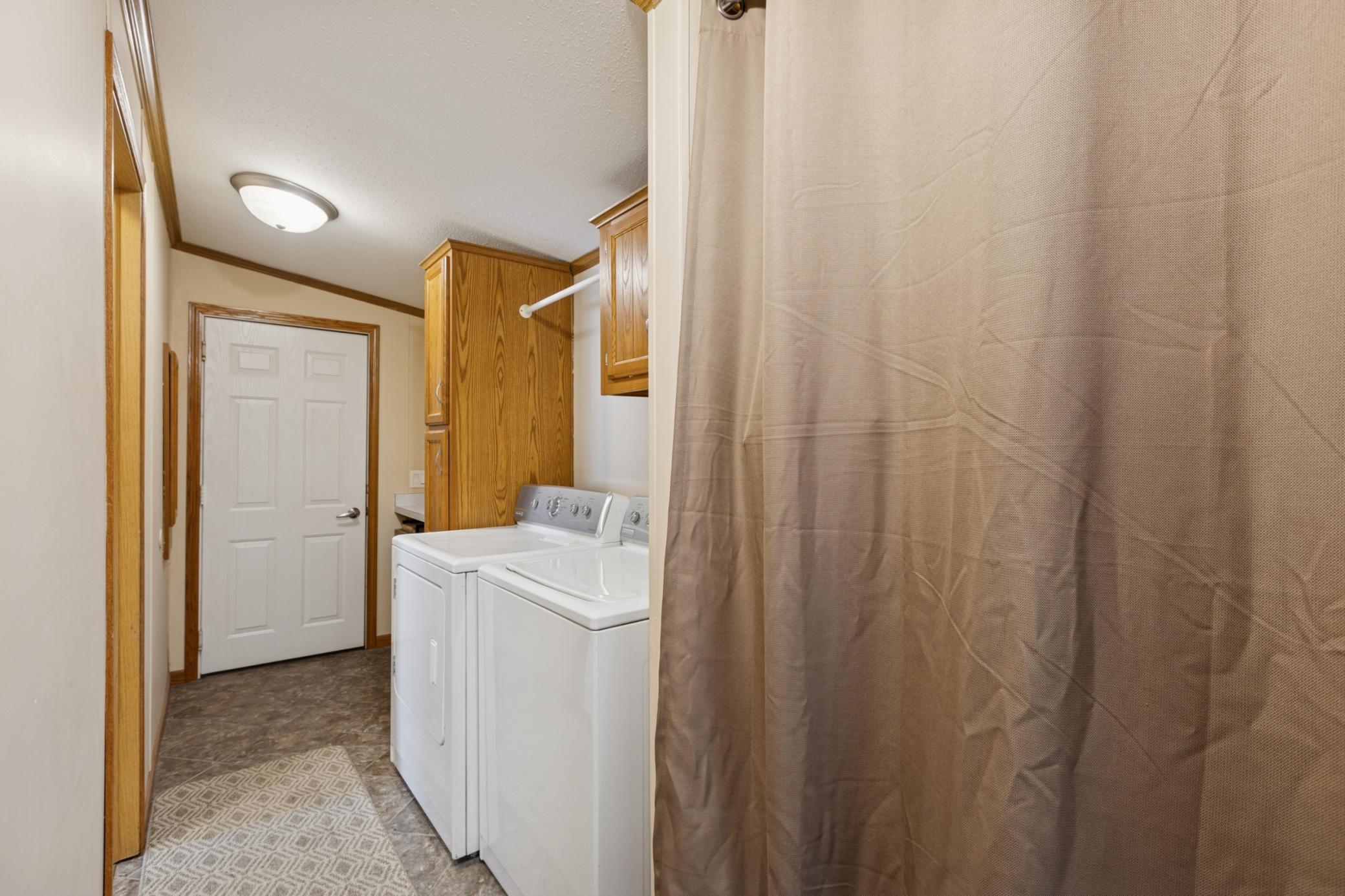2207 Robin Lane