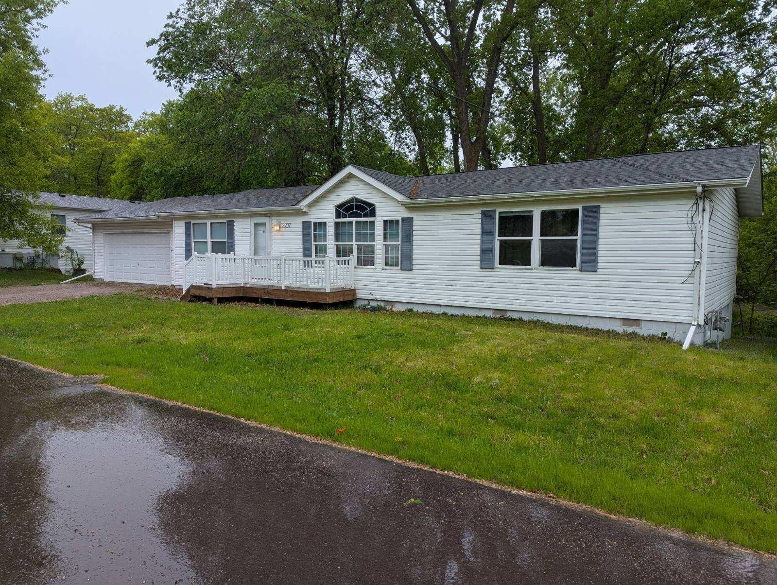 2207 Robin Lane