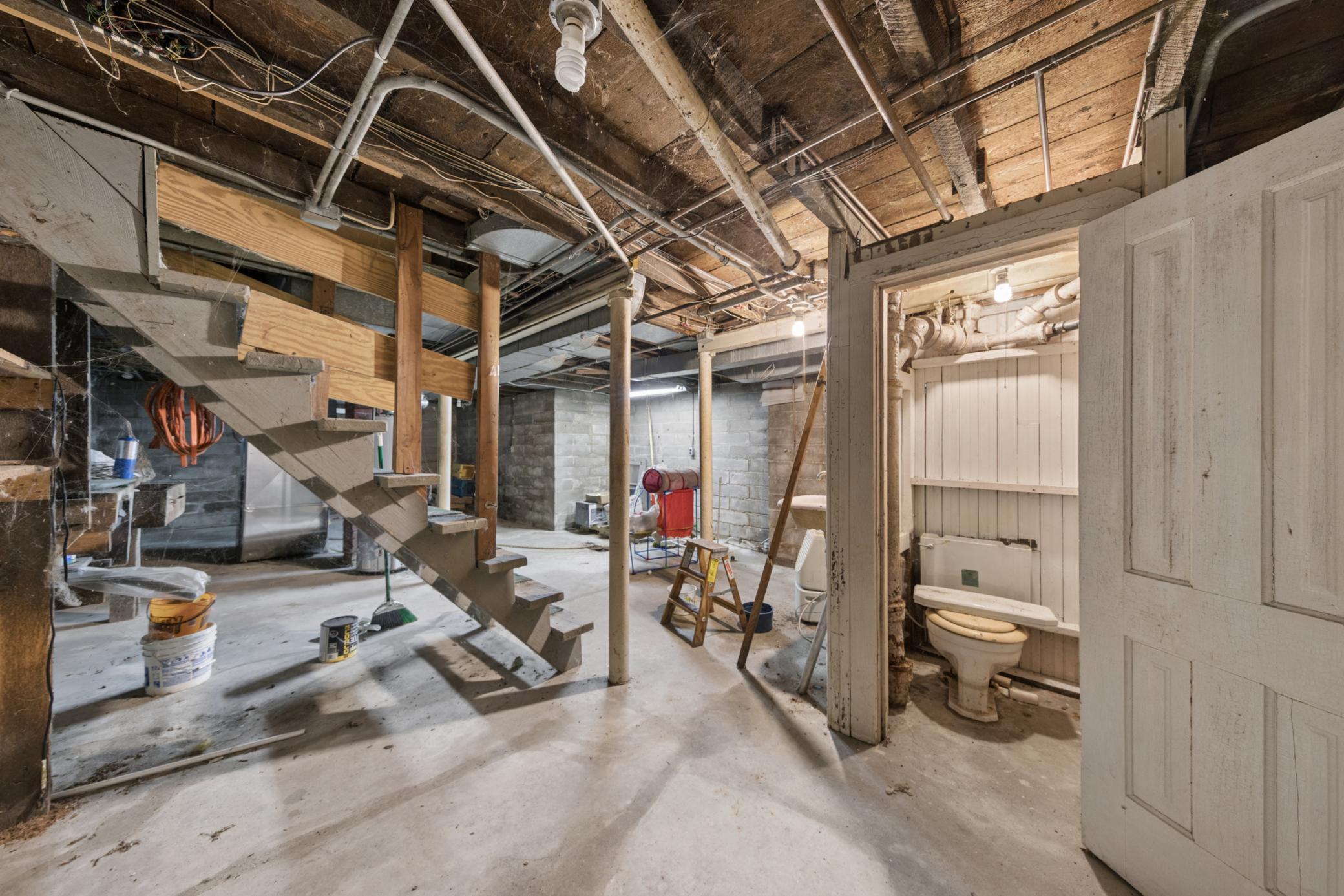 1087 Matilda Street
