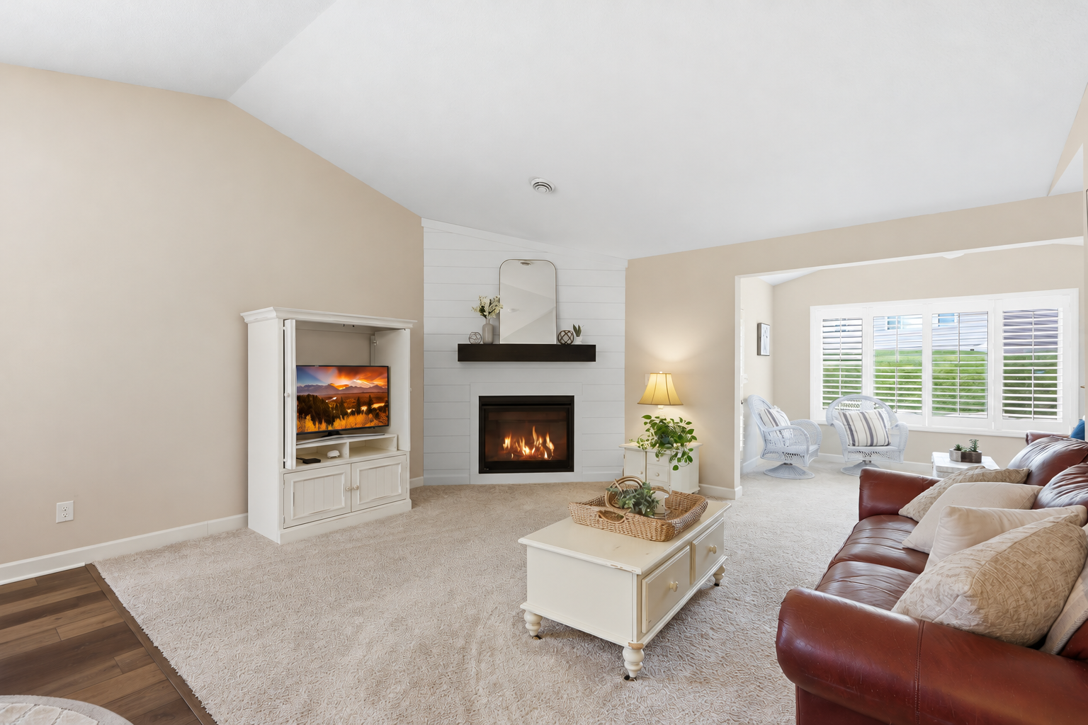 6055 Iris Lane
