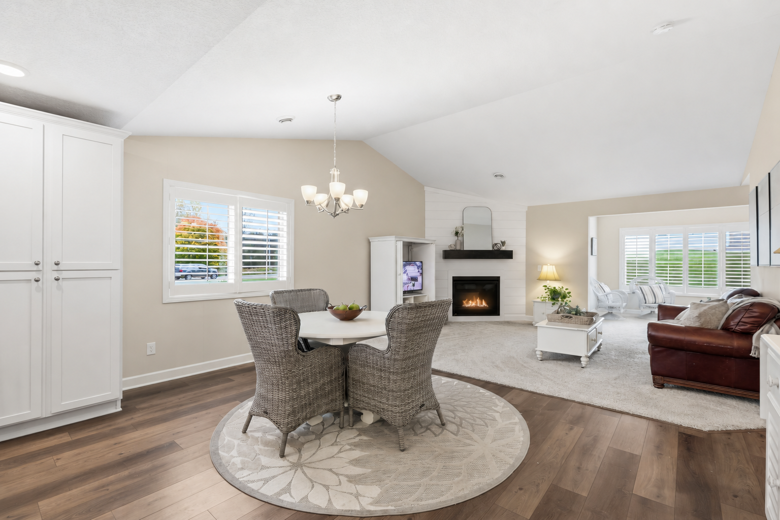 6055 Iris Lane