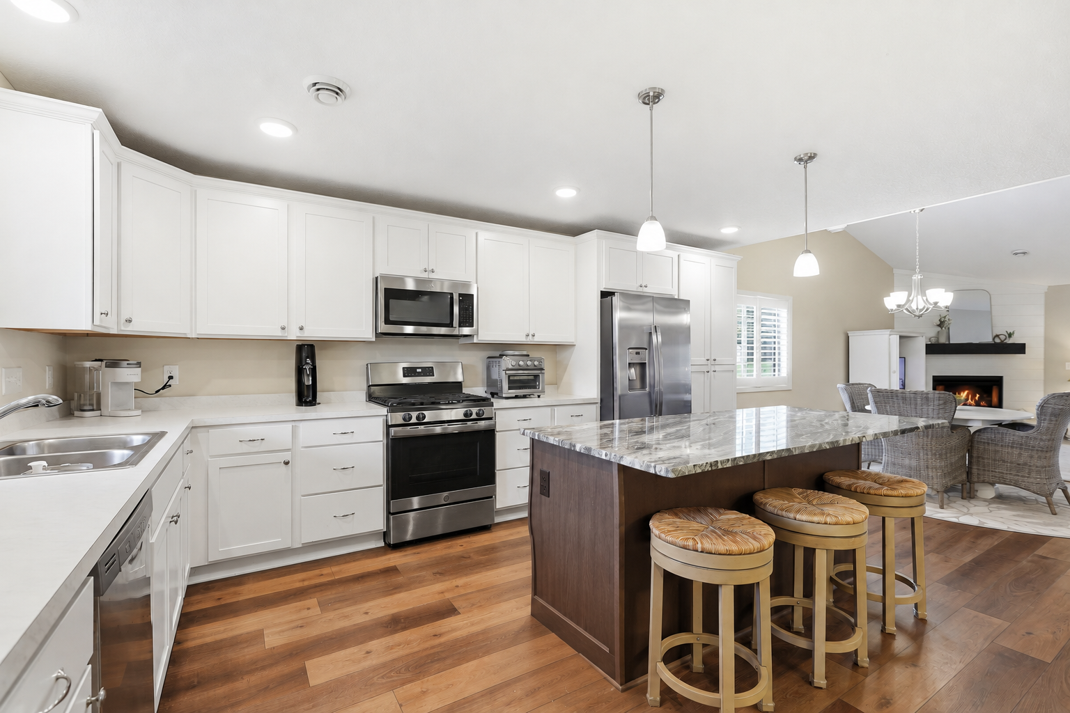 6055 Iris Lane