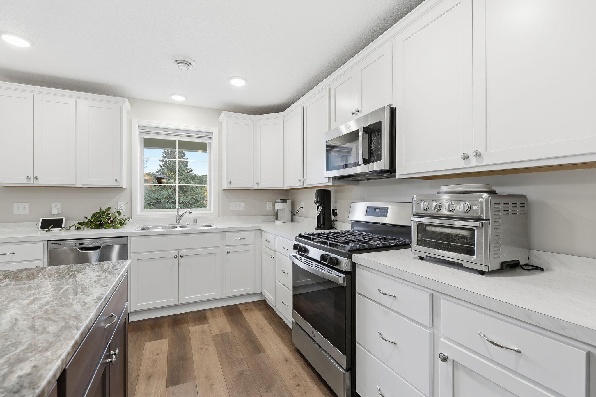 6055 Iris Lane