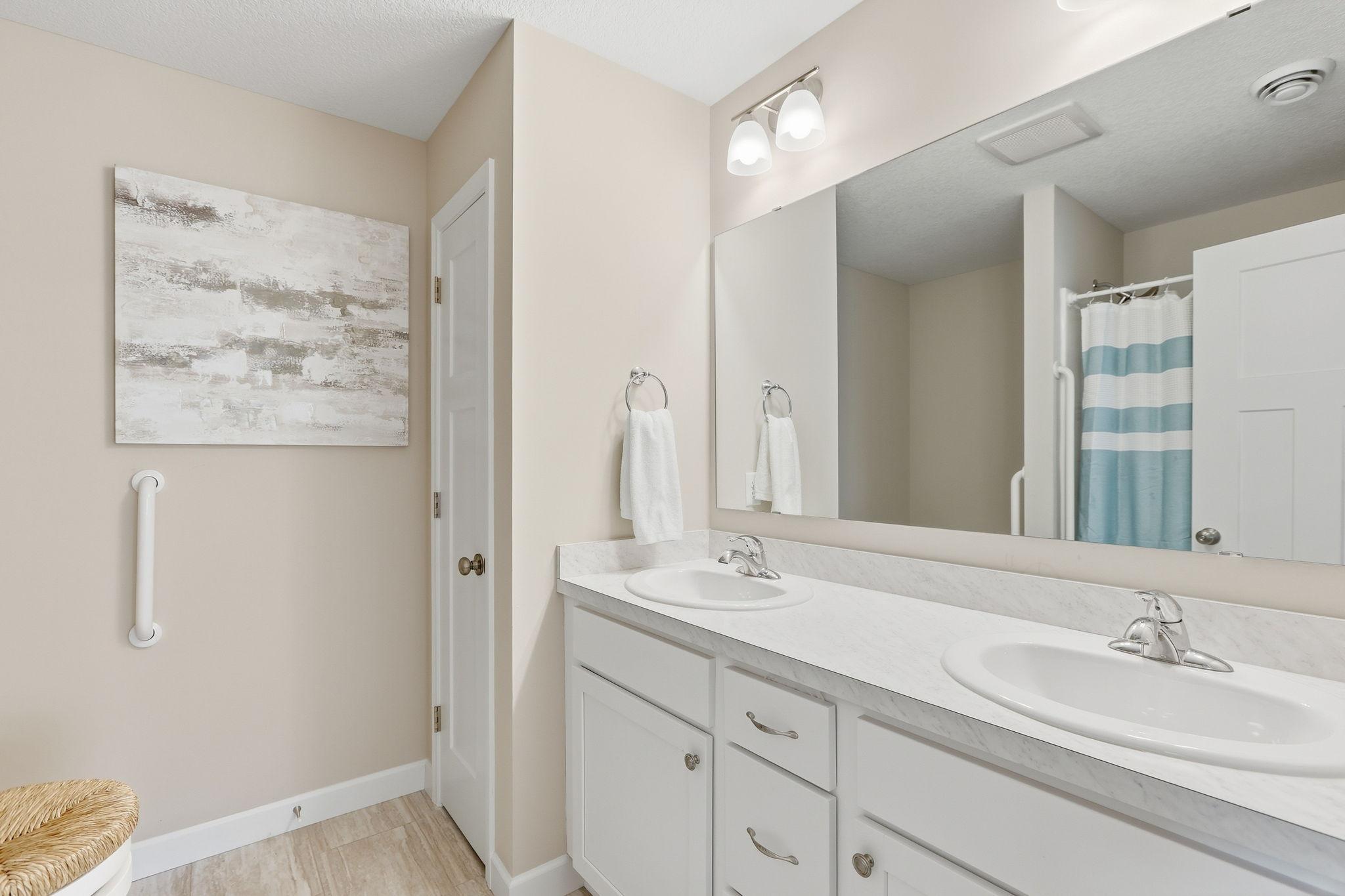 6055 Iris Lane