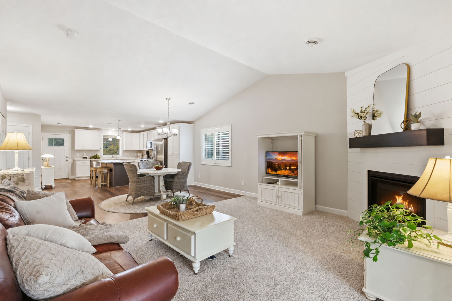 6055 Iris Lane