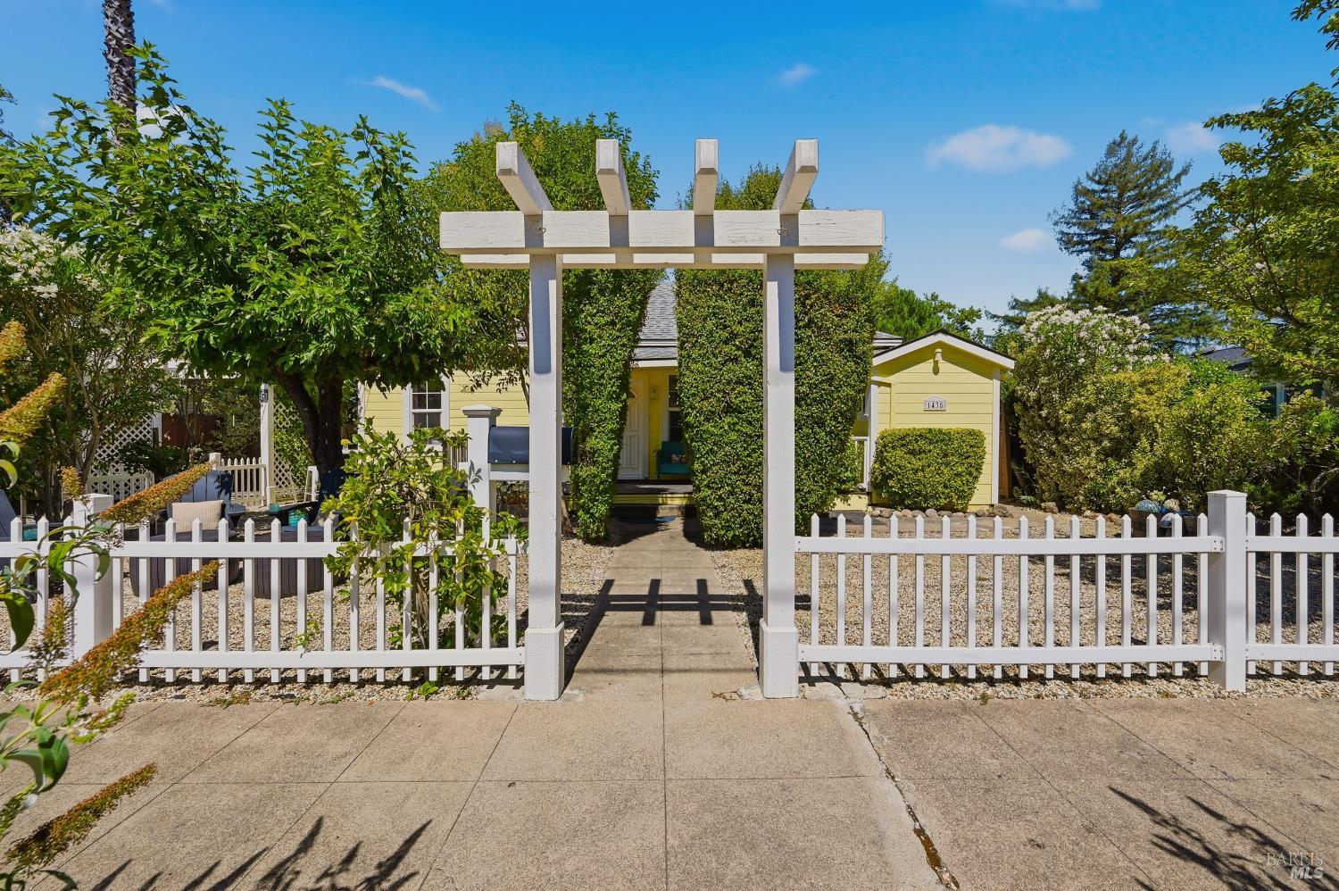 1435 2nd Street