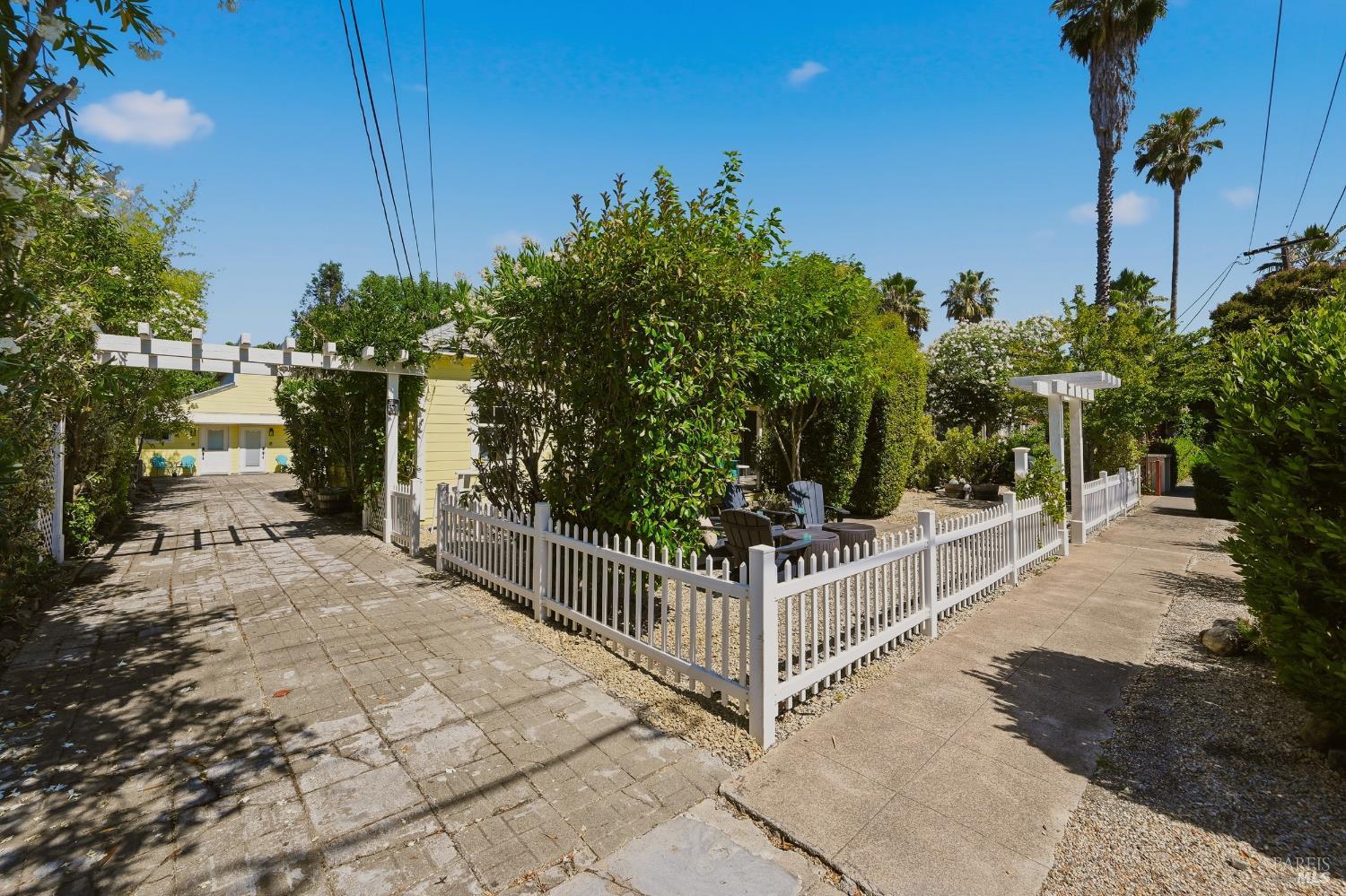 1435 2nd Street