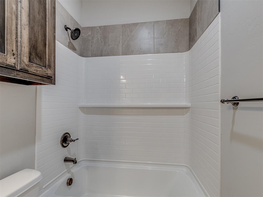 1909 Investors Avenue