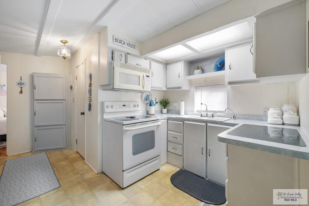 677 E CLAM CIR. 677
