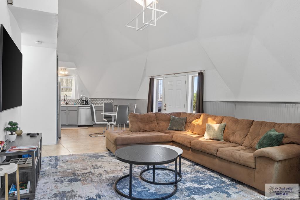 107 E Georgia Ruth Dr.