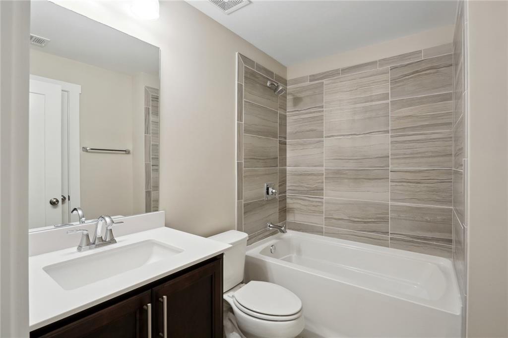 2424 Gatebury Circle