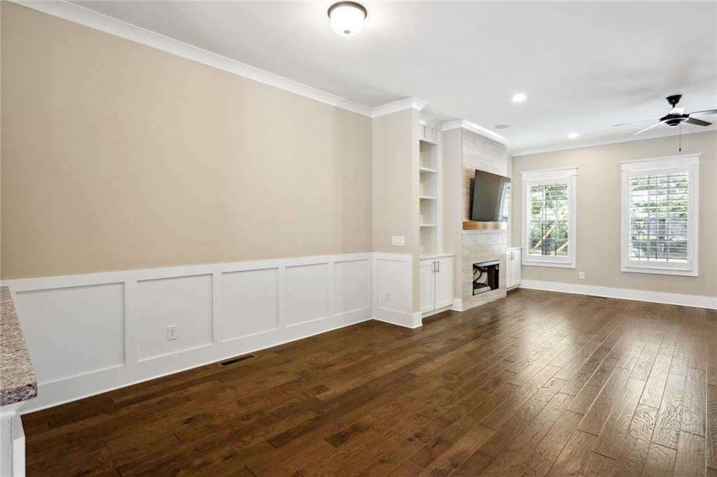 2424 Gatebury Circle