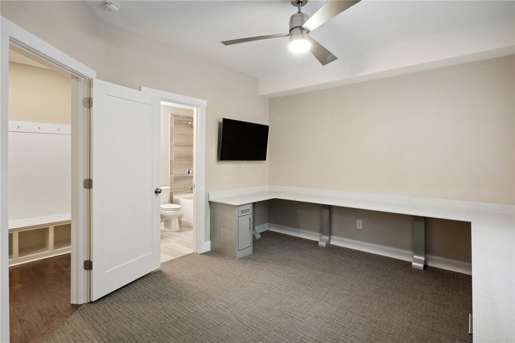 2424 Gatebury Circle