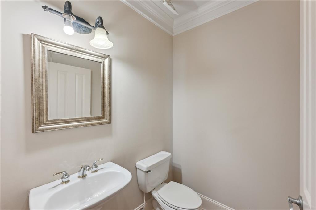 613 Darlington Commons Court NE