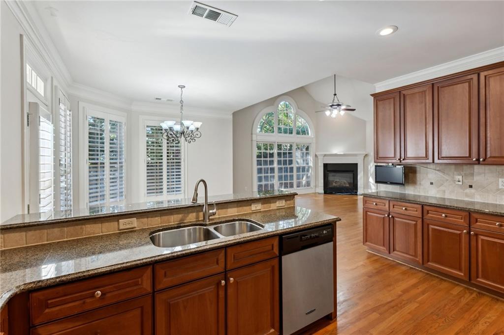 613 Darlington Commons Court NE