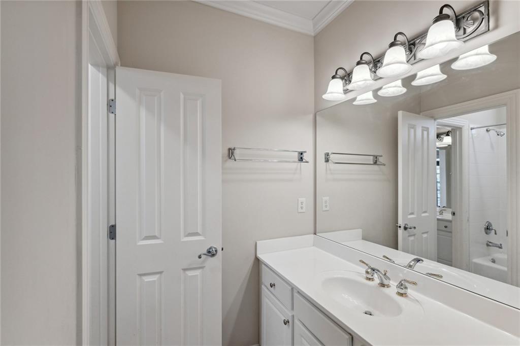 613 Darlington Commons Court NE