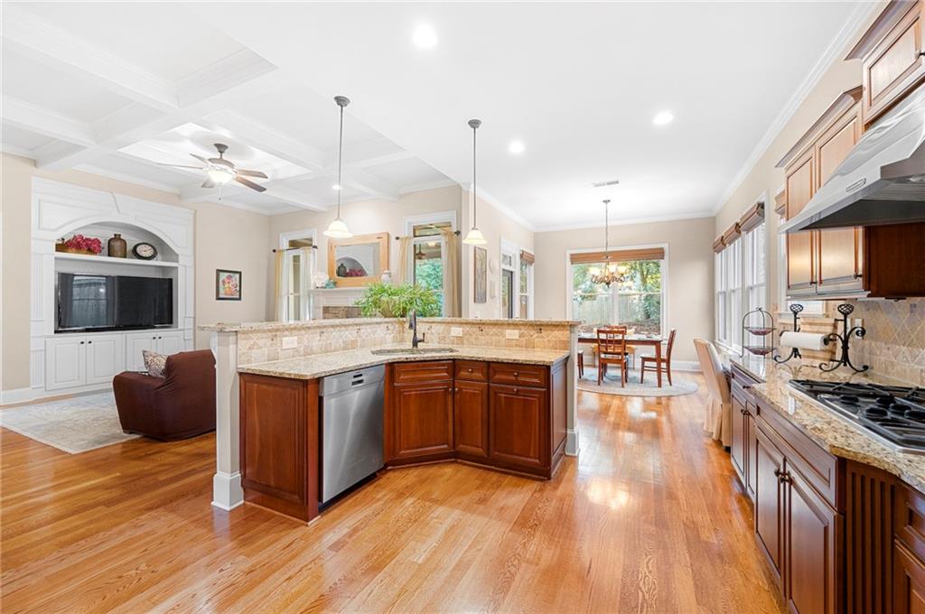 1656 Fearn Circle NE