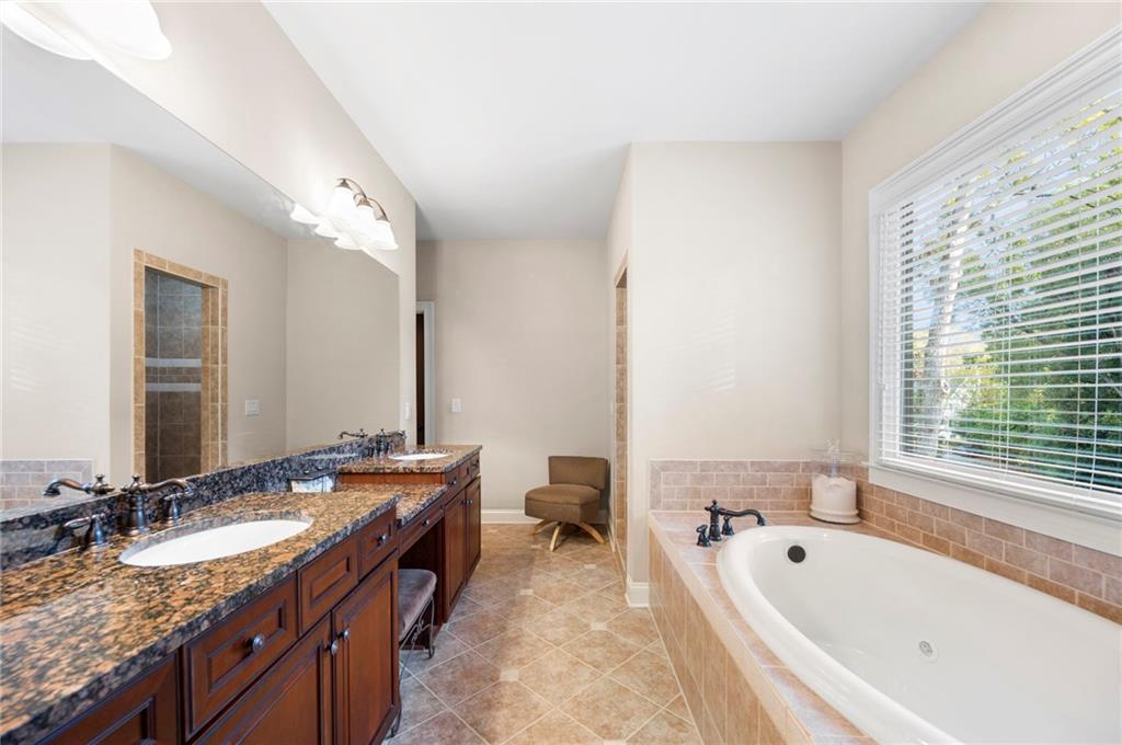 1656 Fearn Circle NE