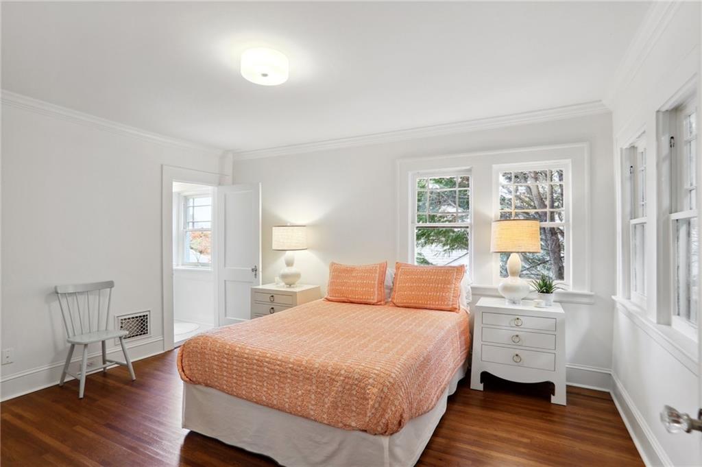 1083 Amsterdam Avenue NE