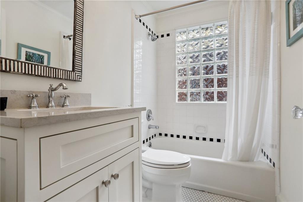 1083 Amsterdam Avenue NE