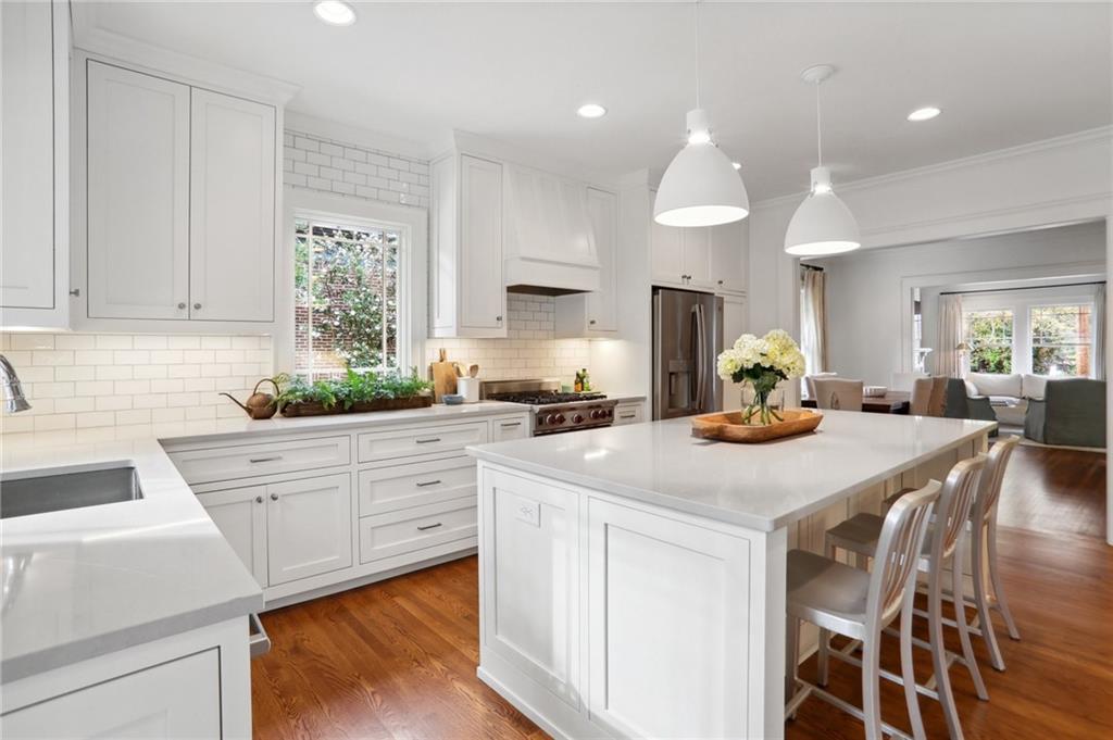 1083 Amsterdam Avenue NE