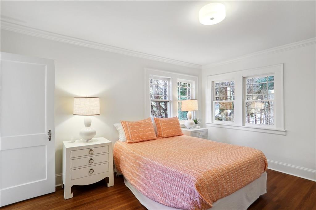 1083 Amsterdam Avenue NE